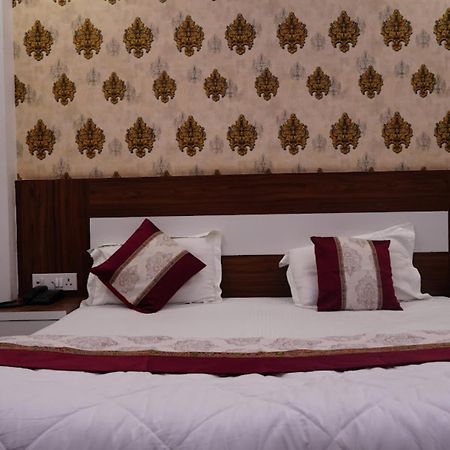 Hotel The Ramay Palace Ayodhya Eksteriør bilde
