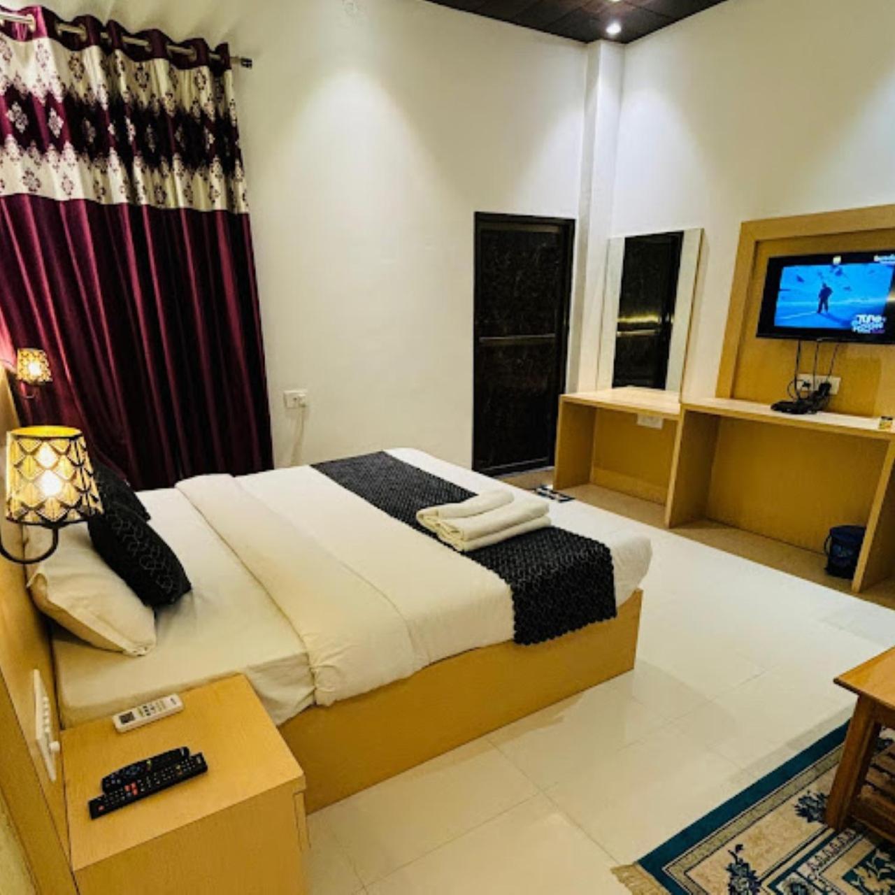 Hotel The Ramay Palace Ayodhya Eksteriør bilde